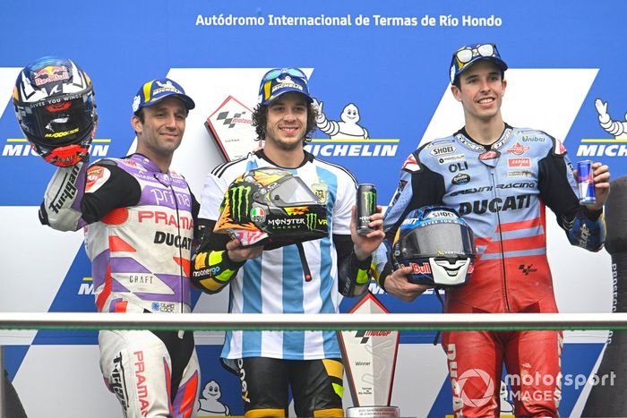 Podio: segundo lugar Johann Zarco, Pramac Racing, Ganador Marco Bezzecchi, VR46 Racing Team, tercer lugar Alex Márquez, Gresini Racing