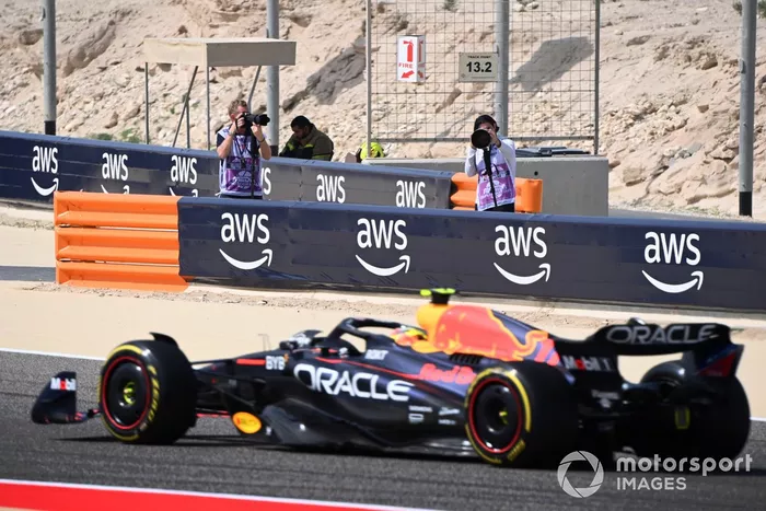 Fotógrafos capturan a Sergio Perez, Red Bull Racing RB19