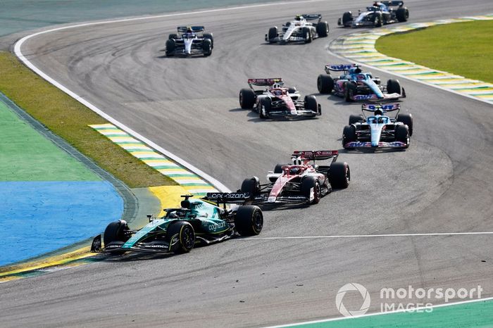 Lance Stroll, Aston Martin AMR22, Valtteri Bottas, Alfa Romeo C42, Esteban Ocon, Alpine A522, Zhou Guanyu, Alfa Romeo C42, Fernando Alonso, Alpine A522
