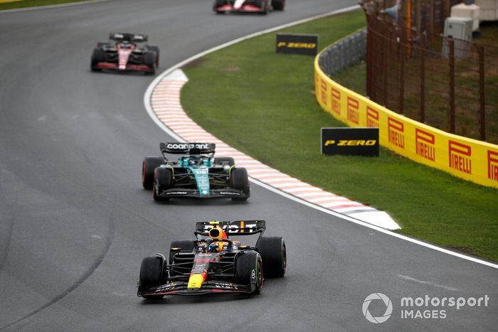 Sergio Pérez, piloto del Red Bull Racing RB19, Lance Stroll, piloto del Aston Martin AMR23, Valtteri Bottas, piloto del Alfa Romeo C43.