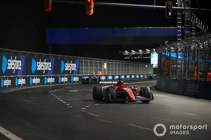 Charles Leclerc, Ferrari SF-23, George Russell, Mercedes F1 W14