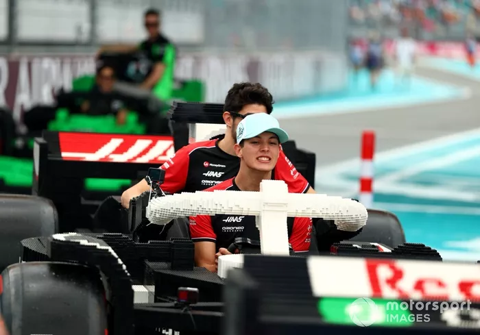 Esteban Ocon, Haas F1 Team, Oliver Bearman, Haas F1 Team