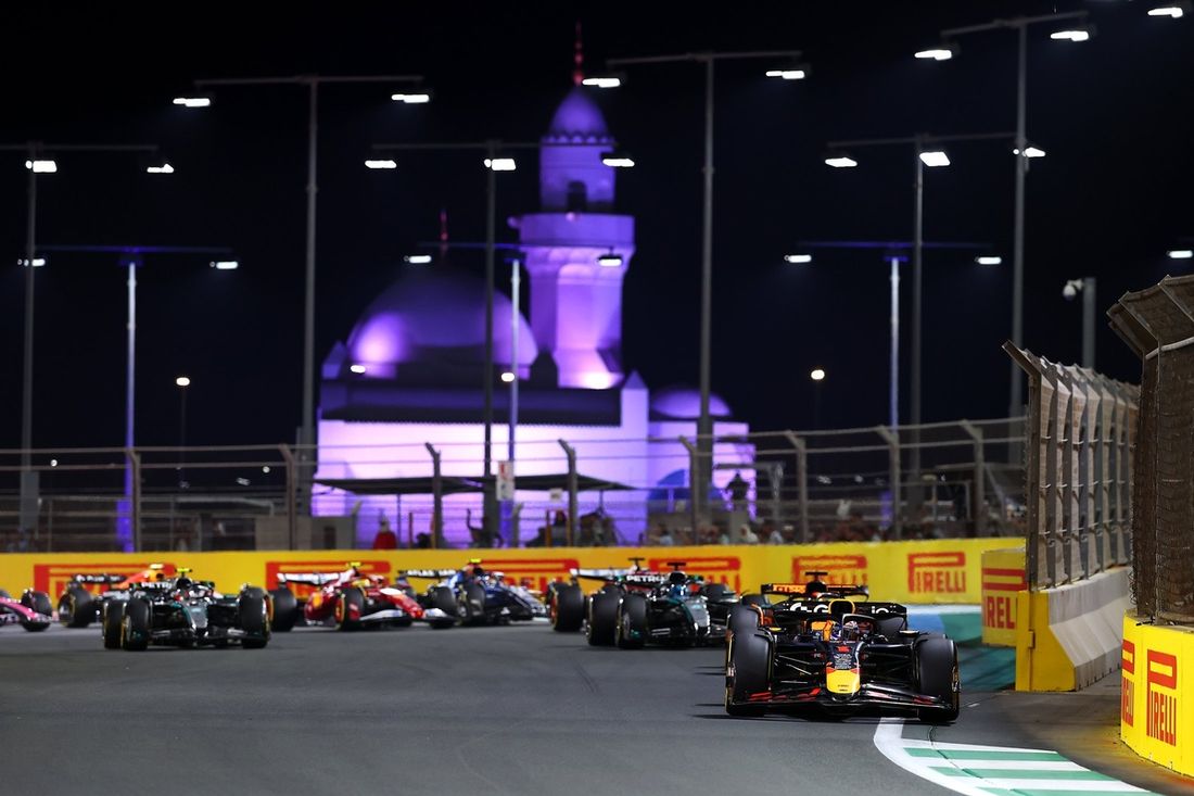 Oscar Piastri, McLaren, Max Verstappen, Red Bull Racing, George Russell, Mercedes