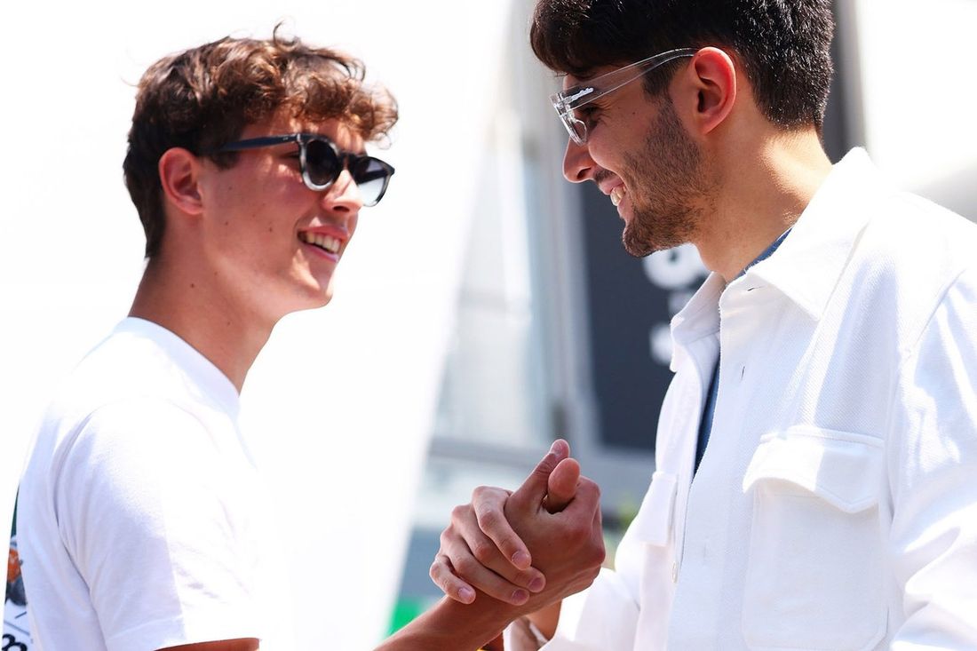 Esteban Ocon, Haas F1 Team, Oliver Bearman, Haas F1 Team