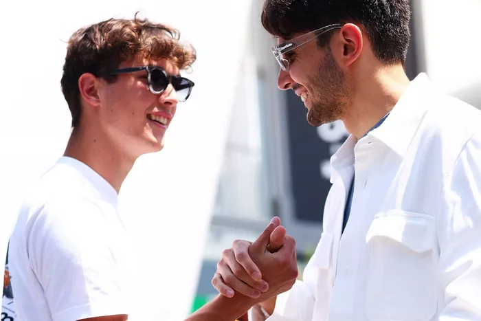 Esteban Ocon, Haas F1 Team, Oliver Bearman, Haas F1 Team