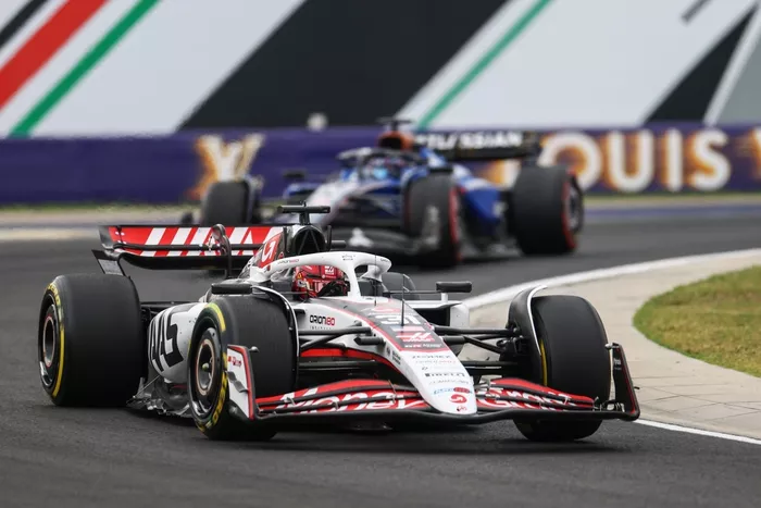 Esteban Ocon, Haas F1 Team, Alexander Albon, Williams