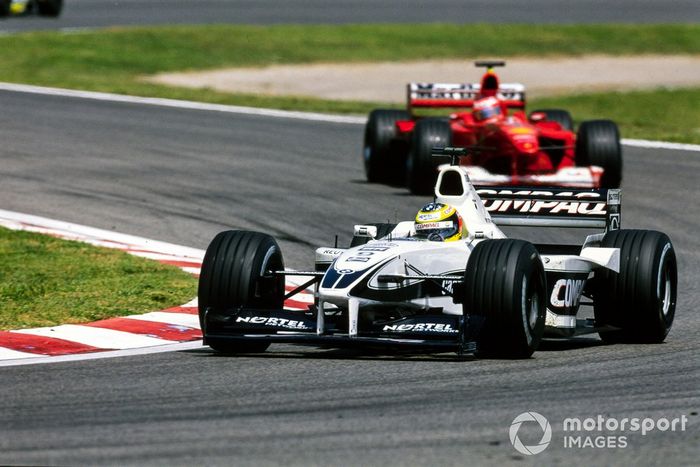 Ralf Schumacher, Williams FW22 BMW, leads Rubens Barrichello, Ferrari F1-2000