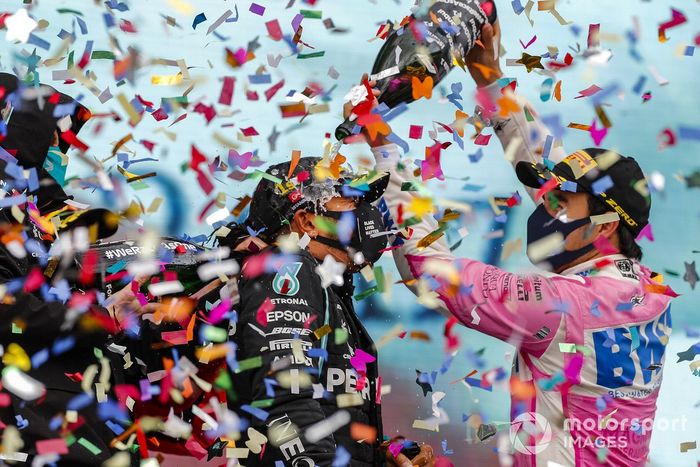 Podio: ganador y campeón del mundo Lewis Hamilton, Mercedes-AMG F1, segundo lugar Sergio Pérez, Racing Point