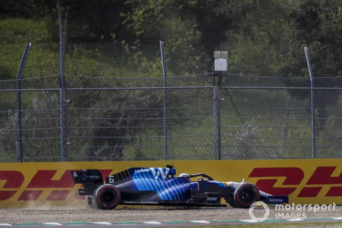 Nicholas Latifi, Williams FW43B, sufre un accidente en FP3