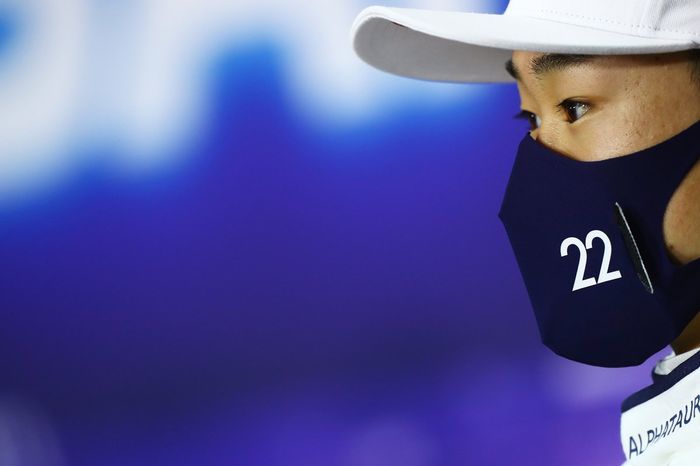 Yuki Tsunoda, AlphaTauri, en la conferencia de prensa