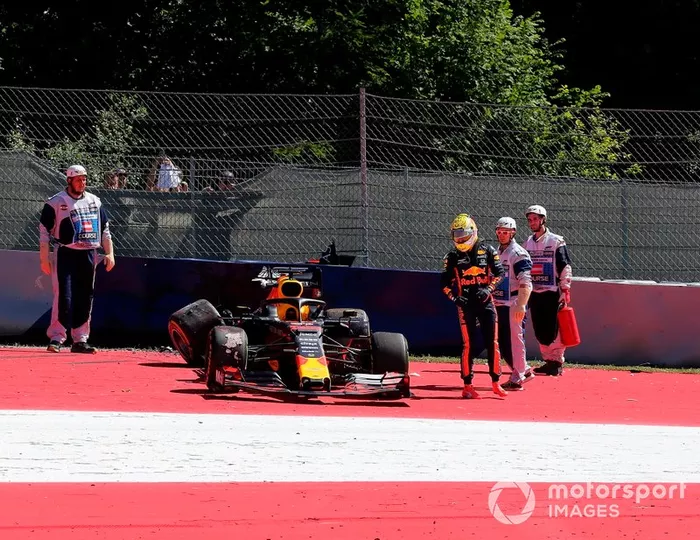 Max Verstappen, Red Bull Racing RB15, crashes