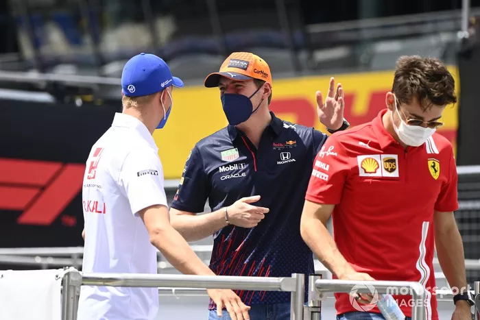 Mick Schumacher, Haas VF-21, Max Verstappen, Red Bull Racing RB16B, Charles Leclerc, Ferrari SF21