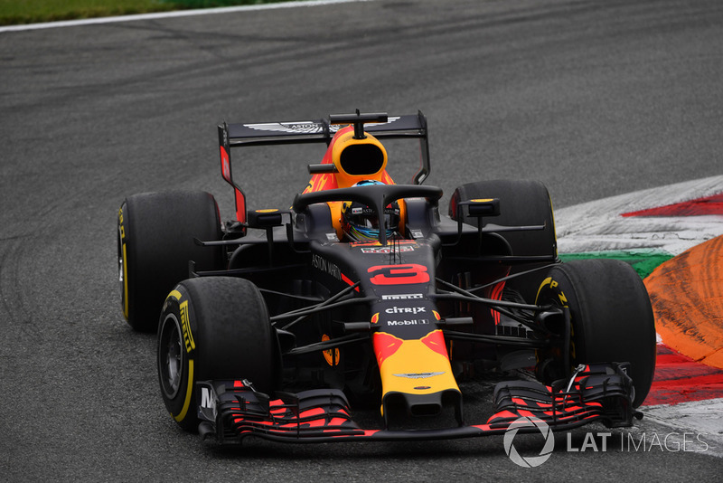 Ricciardo has to retire the car