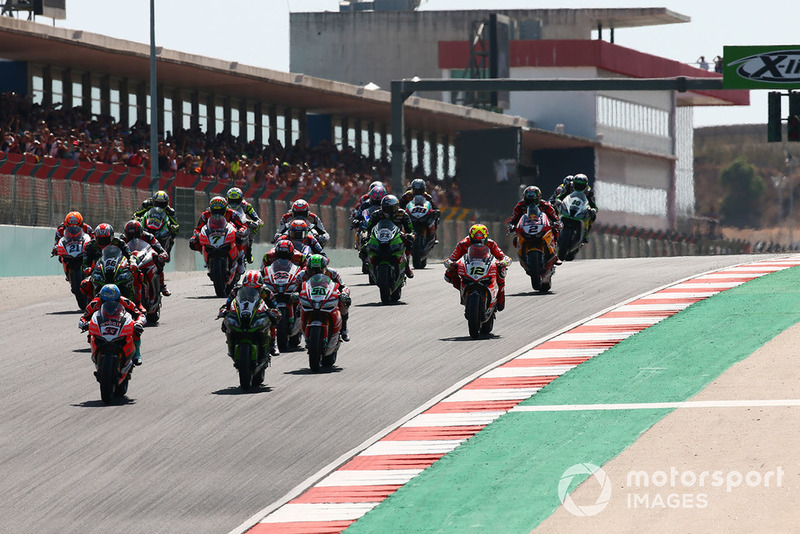 Marco Melandri prend le meilleur départ lors de la Course 1
