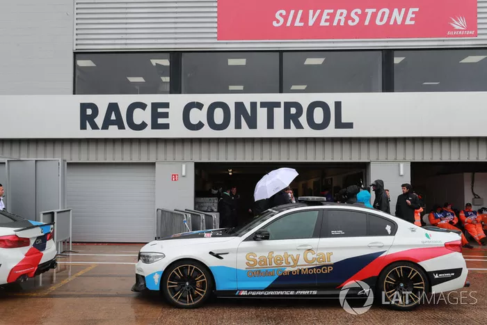 Safety car