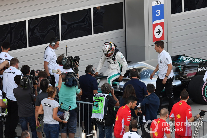 Lewis Hamilton, Mercedes-AMG F1 W09 in parc ferme