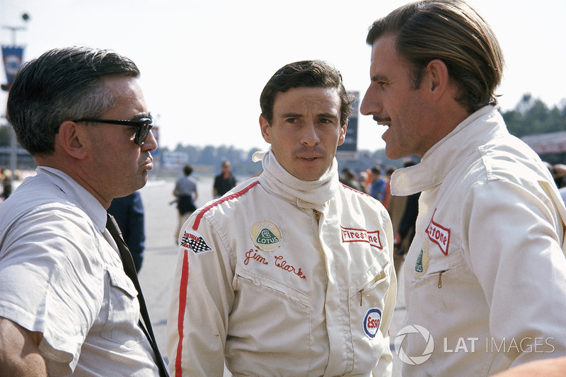 Jim Clark, Lotus, und Graham Hill, Lotus, mit Walter Hayes