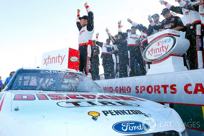 Ainda no sábado, Sam Hornish Jr. venceu pela Penske no misto de Mid-Ohio pela Xfinity Series.