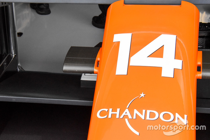 Detalle del morro del McLaren MCL32