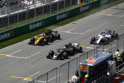 Kevin Magnussen, Haas F1 Team VF-17, Nico Hulkenberg, Renault Sport F1 Team RS17. and Lance Stroll, Williams FW40