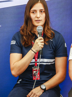 Tatiana Calderon, Sauber, alla conferenza stampa donne nel Motorsport
