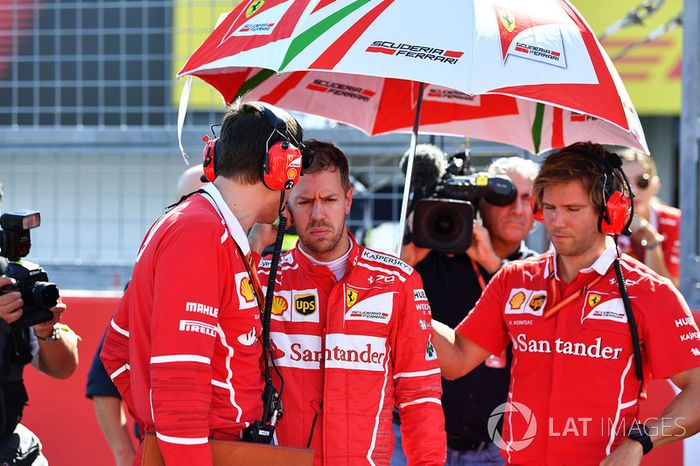 Sebastian Vettel, Ferrari, Riccardo Adami, Ferrari y Antti Kontsas, entrenador