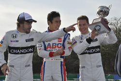 Takuma Sato, Fernando Alonso y Stoffel Vandoorne