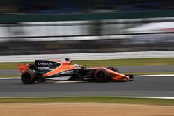 Fernando Alonso, McLaren MCL32 sacando chispas