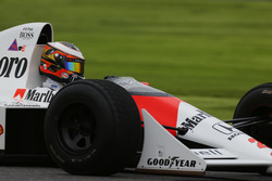 Stoffel Vandoorne, pilote d'essais et de réserve McLaren, dans la McLaren MP4/5 Honda d'Alain Prost