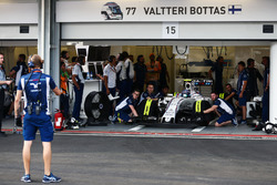 Valtteri Bottas, Williams FW38 in de pits