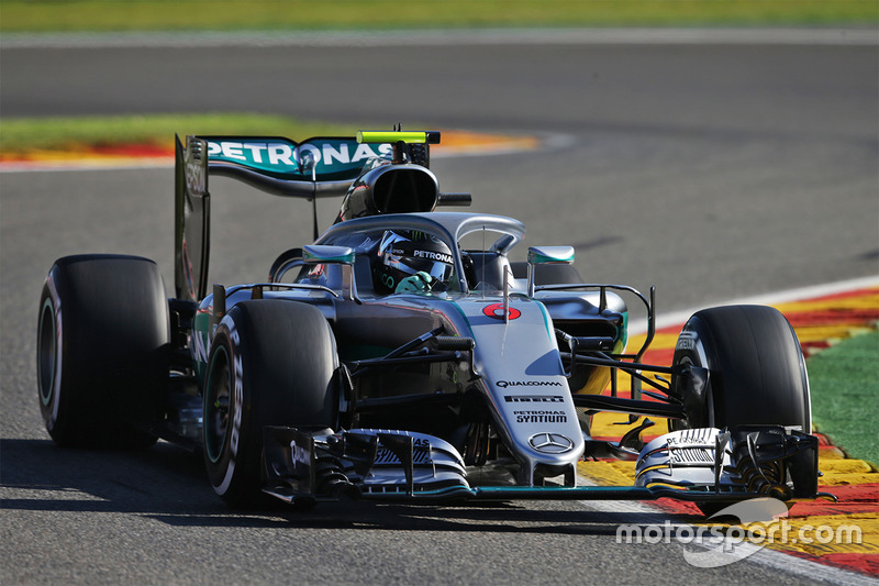 Mercedes W07, halo in teamkleuren