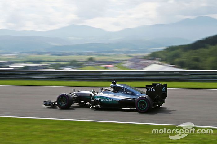 30º: Lewis Hamilton, Mercedes F1 W07 Hybrid, Spielberg 2016. Tiempo: 1:07.922
