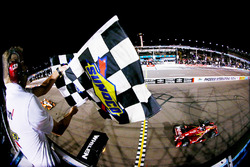 Scott Dixon, Chip Ganassi Racing Chevrolet takes the win