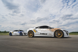Acura NSX Time Attack 1 та друге авто