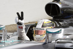 Ganador de la carrera Lewis Hamilton, Mercedes AMG F1 W07 Hybrid en parc ferme
