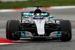 Valtteri Bottas, Mercedes AMG F1 W08, lifts a wheel bouncing over a kerb