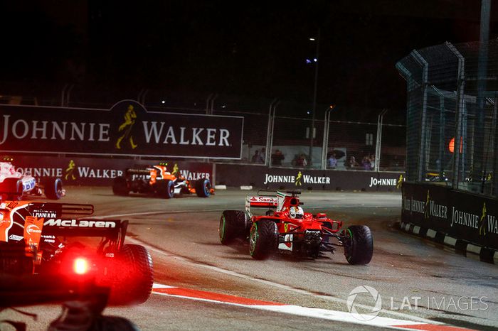 Sebastian Vettel, Ferrari SF70H, abandona en la primer vuelta