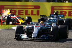 Lewis Hamilton, Mercedes AMG F1 W08, Valtteri Bottas, Mercedes AMG F1 W08, Max Verstappen, Red Bull Racing RB13