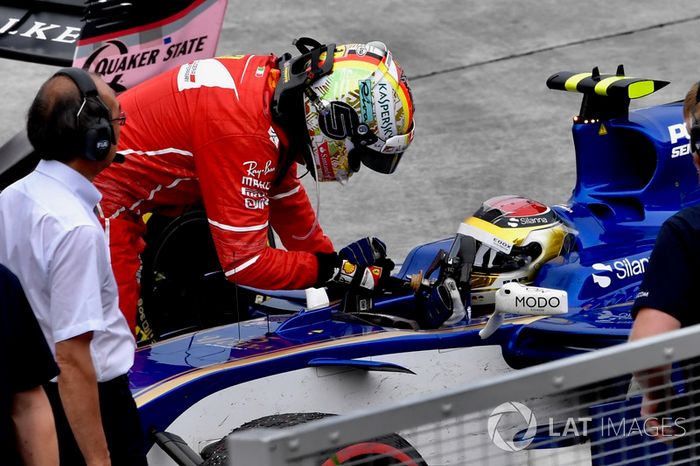 Sebastian Vettel, Ferrari agradece a Pascal Wehrlein, Sauber C36 por llevarlo