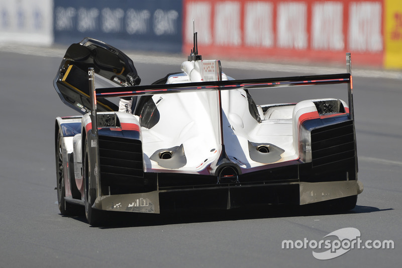 #2 Porsche Team Porsche 919 Hybrid: Timo Bernhard, Earl Bamber, Brendon Hartley después de ganar.