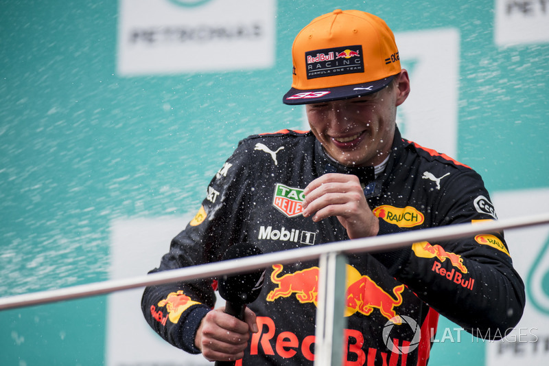 Max Verstappen, Red Bull Racing, race winner, is sprayed, Champagne on the podium