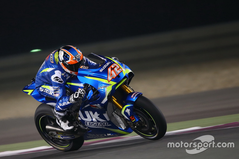 Alex Rins con la GSX-RR del equipo oficial Suzuki en Qatar