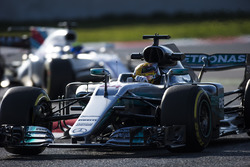 Льюис Хэмилтон, Mercedes AMG F1 W08, и Фелипе Масса, Williams FW40