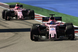 Sergio Perez, Sahara Force India F1 VJM10, Esteban Ocon, Sahara Force India F1 VJM10