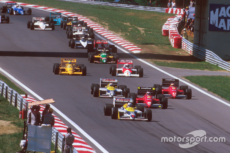 Nigel Mansell, Williams FW11B Honda, leads Gerhard Berger, Ferrari F187, Michele Alboreto, Ferrari F