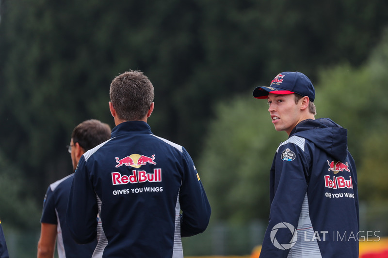 Daniil Kvyat, Scuderia Toro Rosso walks the track