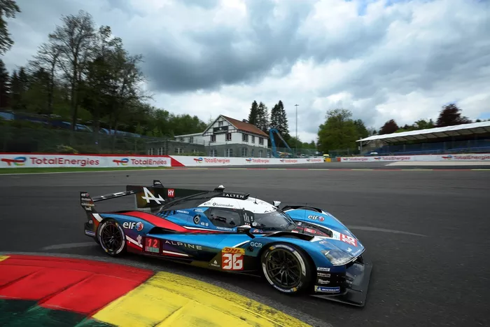 #36 Alpine Endurance Team Alpine A424: Jules Gounon, Frederic Makowiecki, Victor Martins