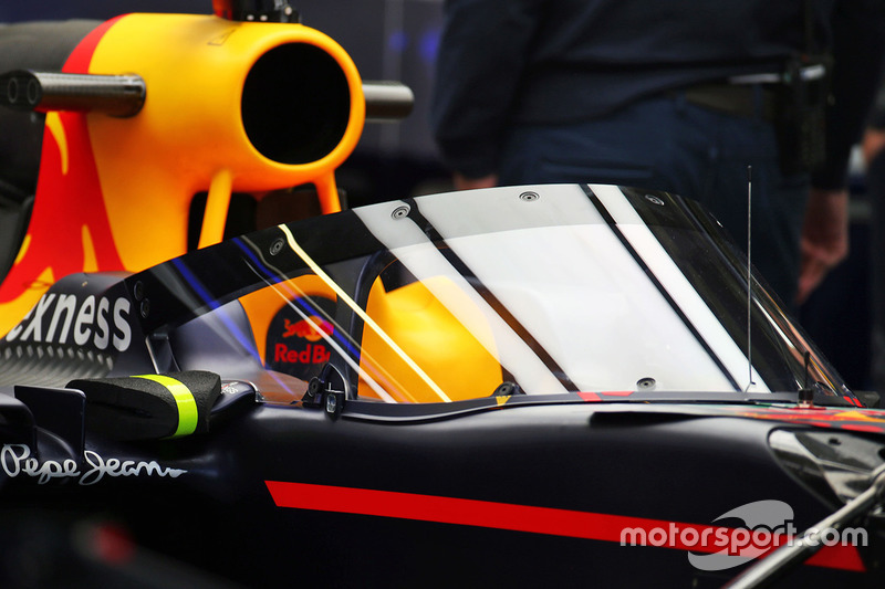 Red Bull Racing equipado con aeroscreen RB12