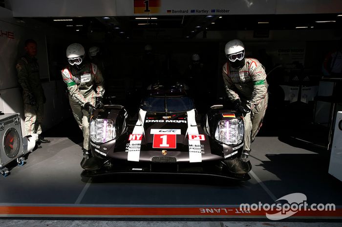 #1 Porsche Team Porsche 919 Hybrid: Timo Bernhard, Mark Webber, Brendon Hartley