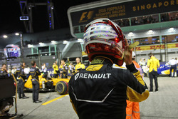 Kevin Magnussen, Renault Sport F1 Team RS16 op de grid